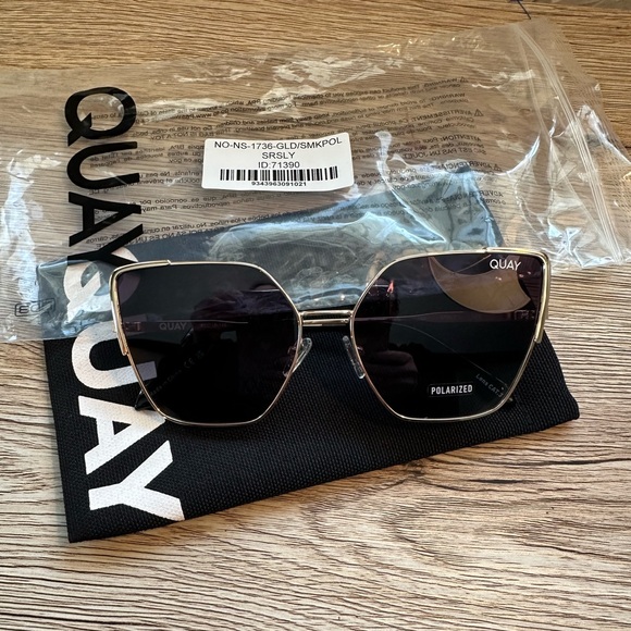 NWT. Quay Srsly Australia Gold Frame Sunglasses with Smoke Polarized Lenses - Picture 3 of 6